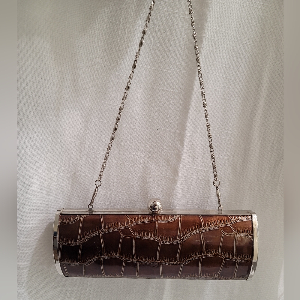 Elegant Crocodile Embossed Clutch with Chain handle - Picture 3 of 8
